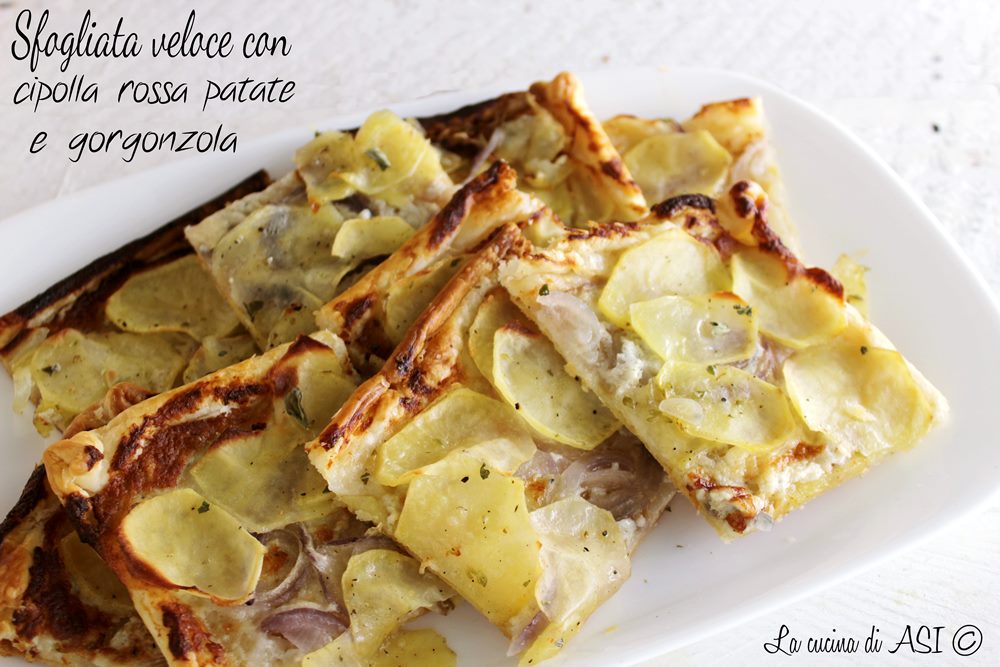 Feuilleté rapide avec oignons rouges, pommes de terre, gorgonzola