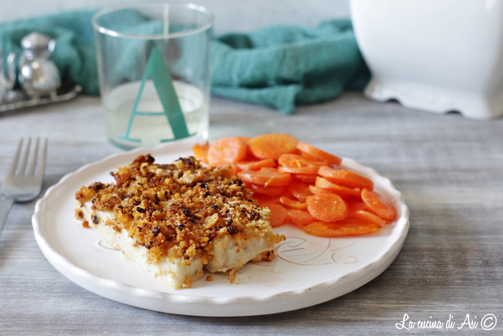 Filets de merlu au four avec pain croustillant aromatique