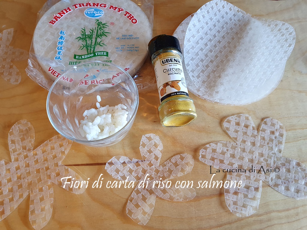 Fleurs de papier de riz au saumon
