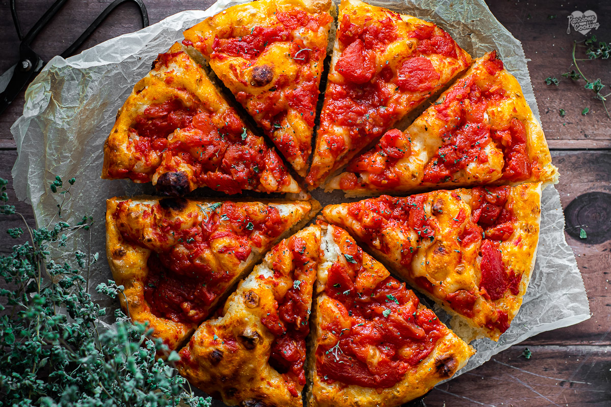 Focaccia très moelleuse à la tomate