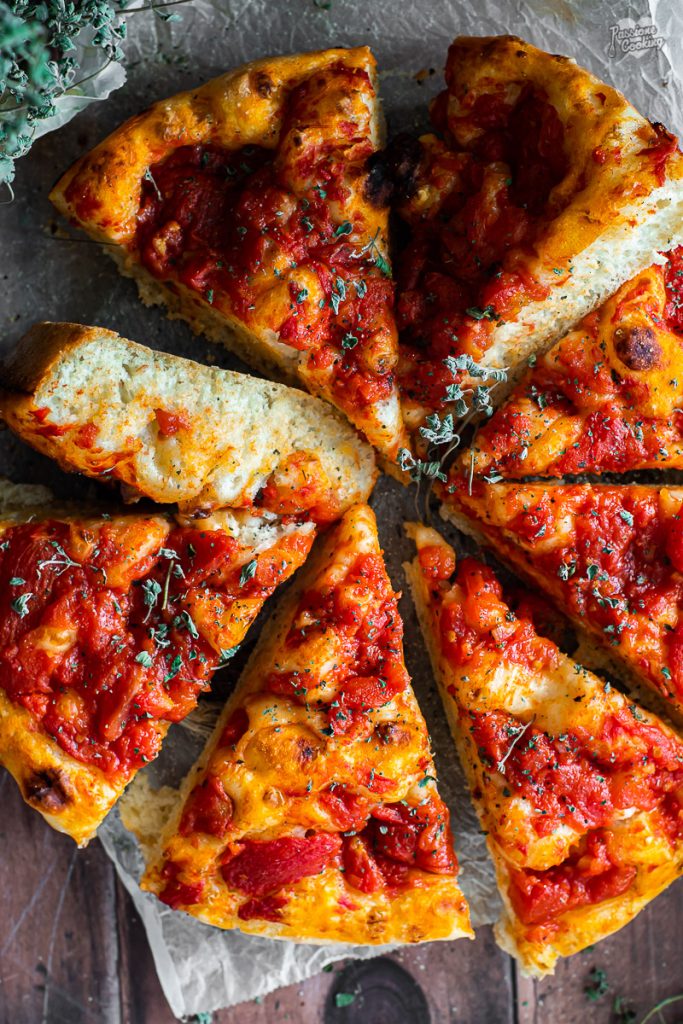 Focaccia très moelleuse à la tomate