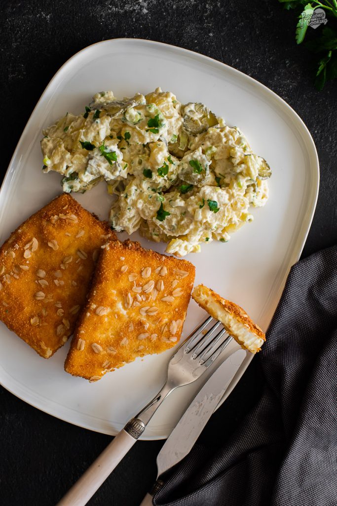 Fromage pané avec salade de pommes de terre