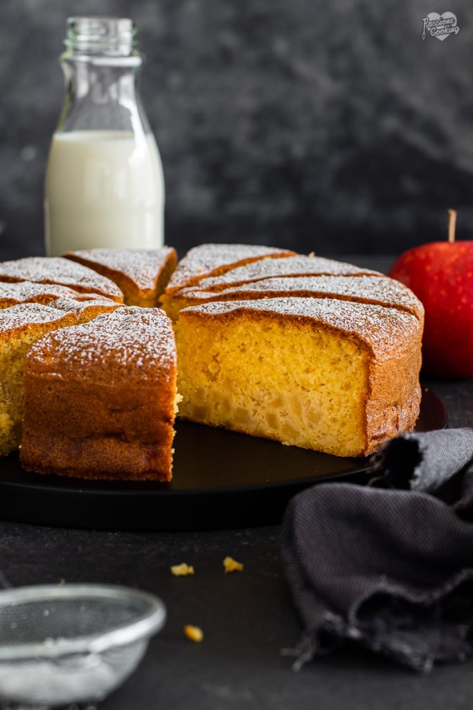 Gâteau au lait chaud avec des pommes
