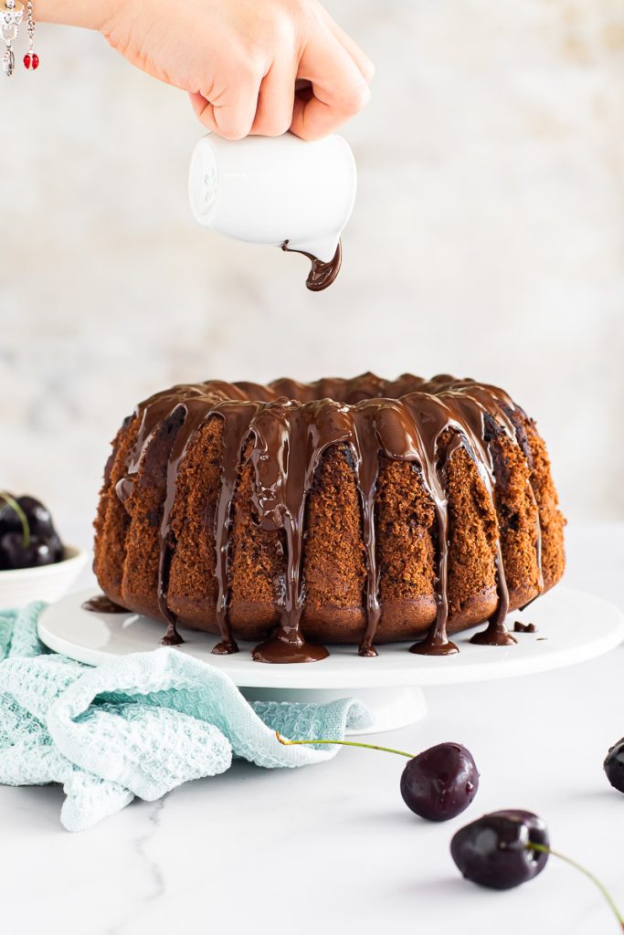 Gâteau au chocolat et cerises
