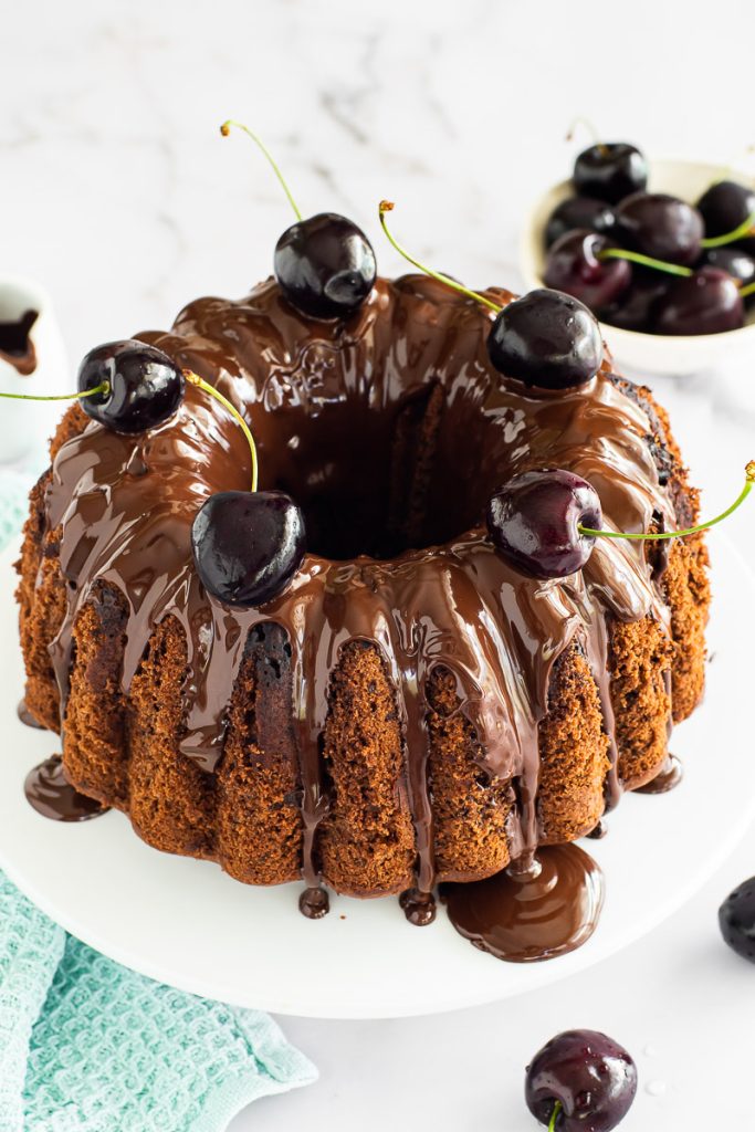 Gâteau au chocolat et cerises