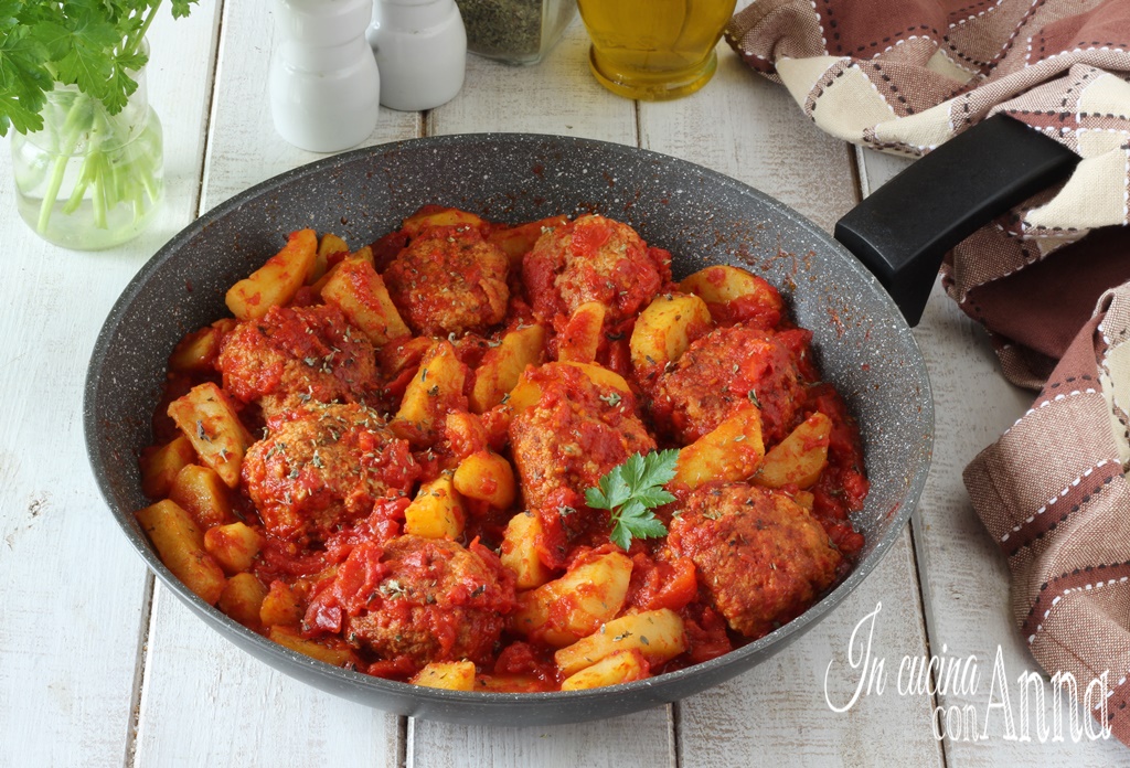 Boulettes et pommes de terre mijotées