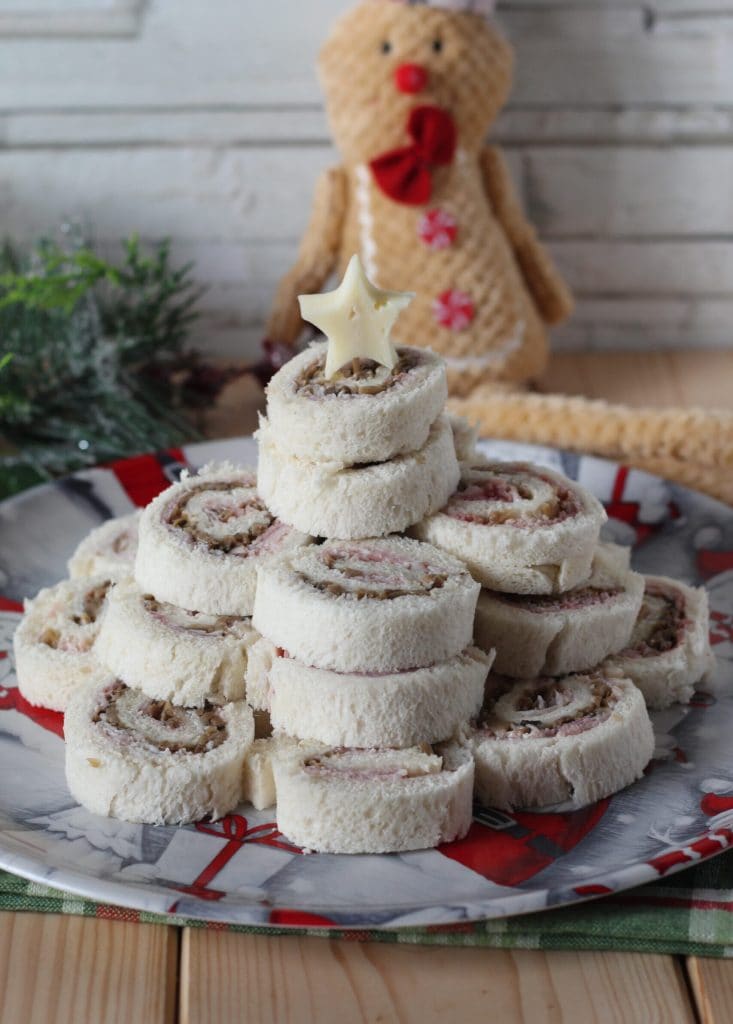 sapin de Noël de sandwichs au jambon et champignons