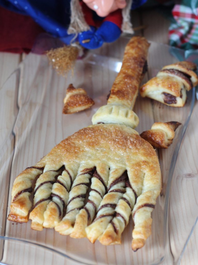 balai de la Befana en pâte feuilletée avec Nutella