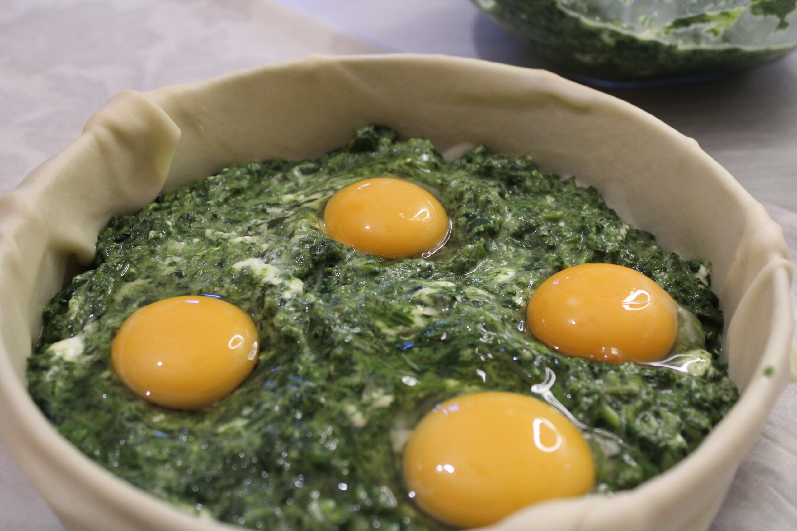 Torta pasqualina: recette originale avec fromage de chèvre et herbes des champs