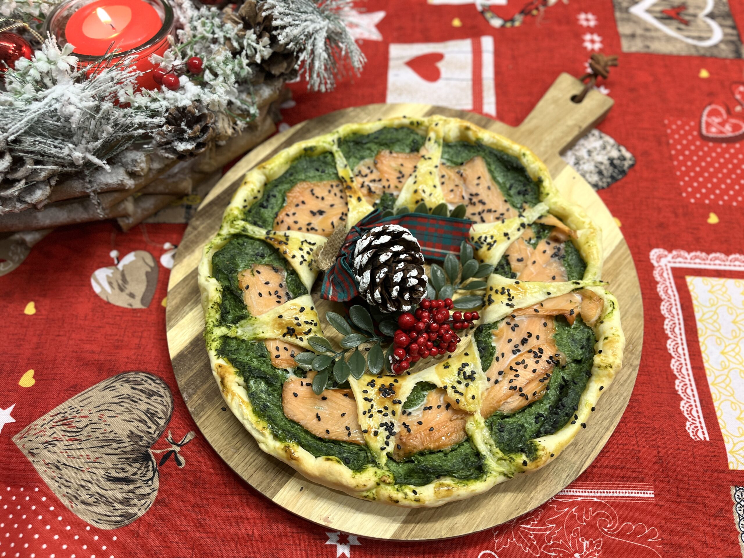 Couronne de Noël au saumon et aux épinards