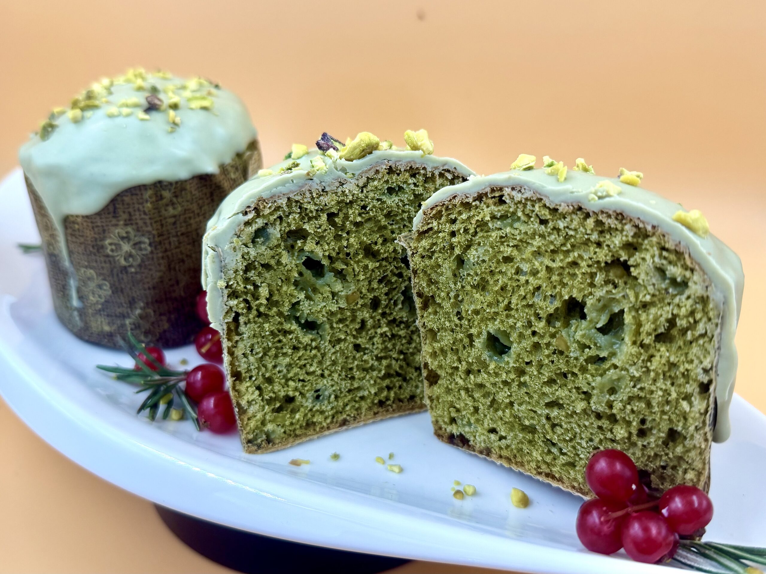 Mini panettones à la pistache sans œufs (moelleux et délicieux)