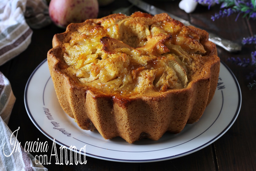 Gâteau aux pommes avec amandes et confiture