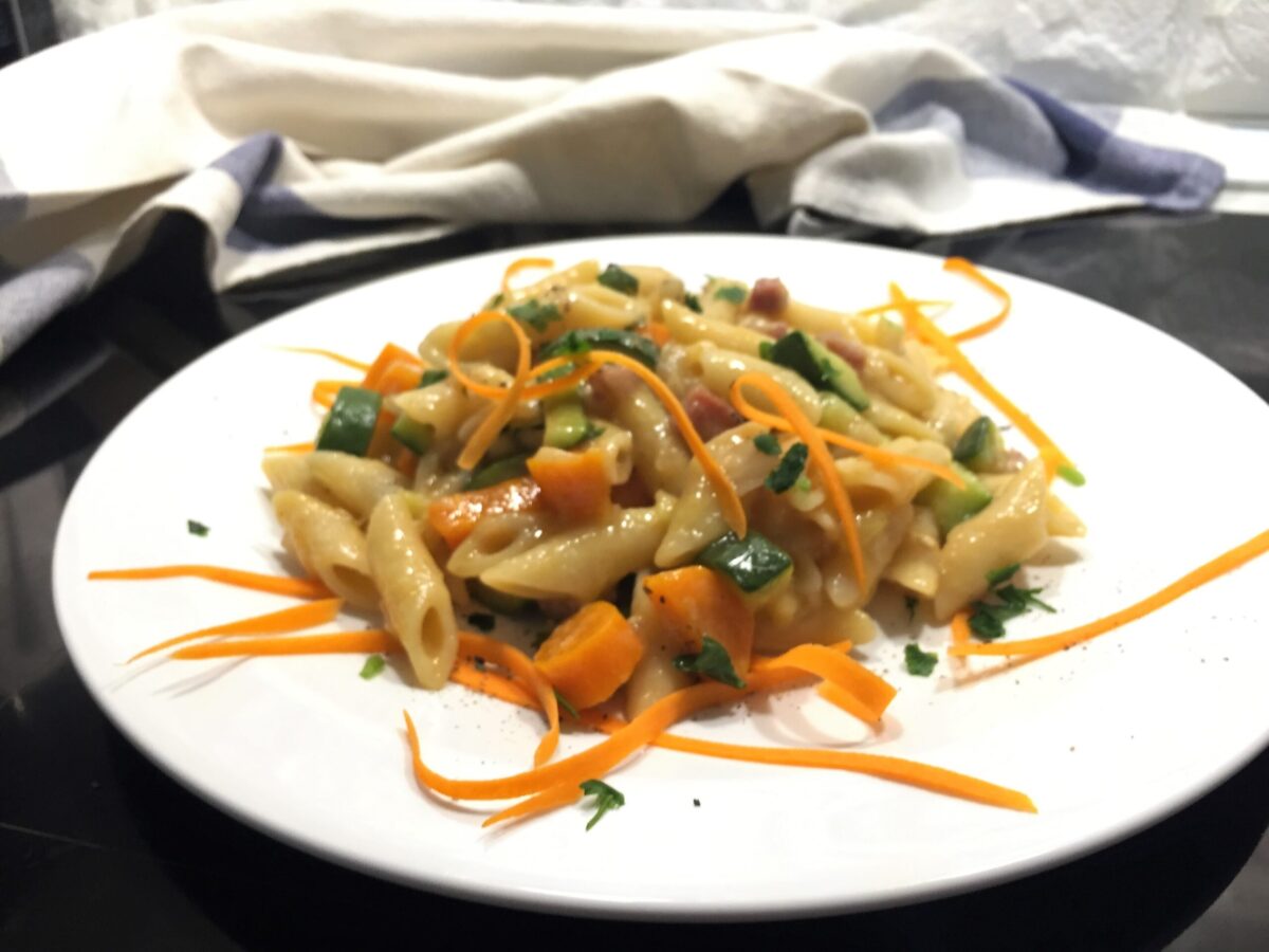 Mezze penne et beaucoup de légumes