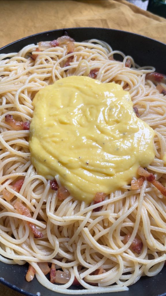 spaghetti carbonara crémeuse joue de porc croustillante