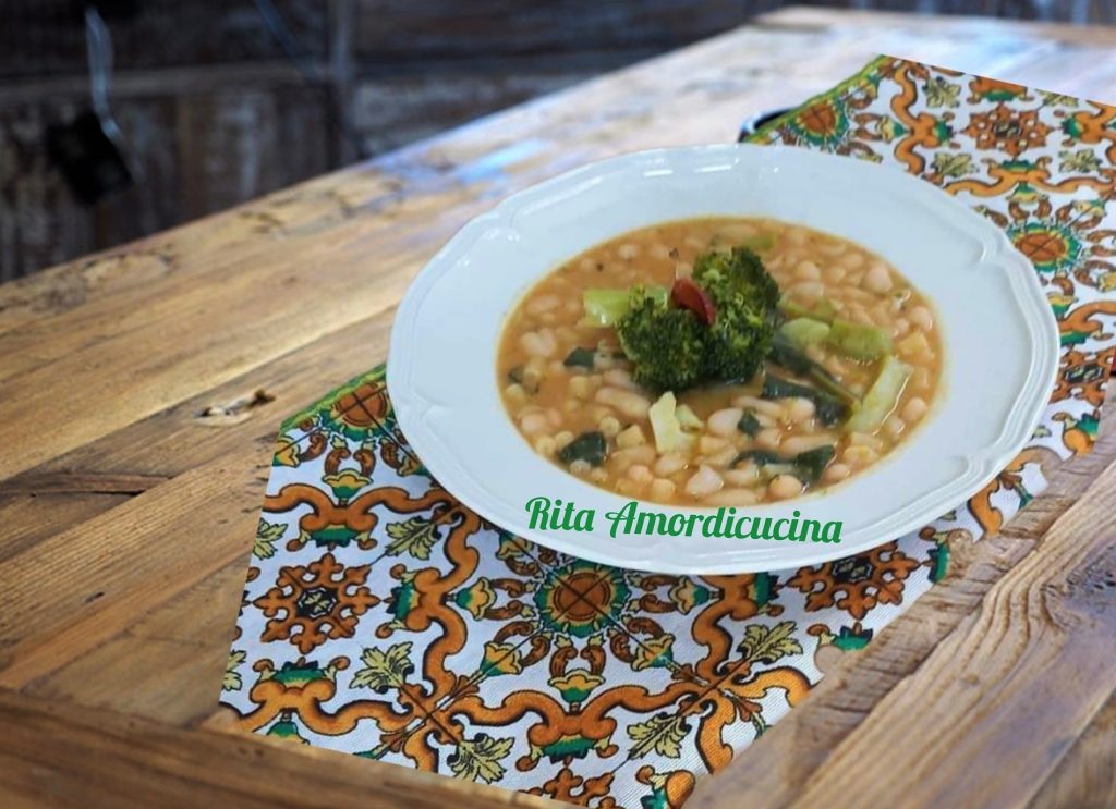 Haricots Cannellini avec des tubetti et fleurons de brocolis
