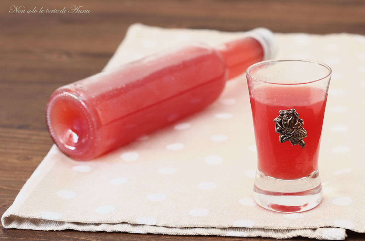 Liqueur de cerises seulement noyaux