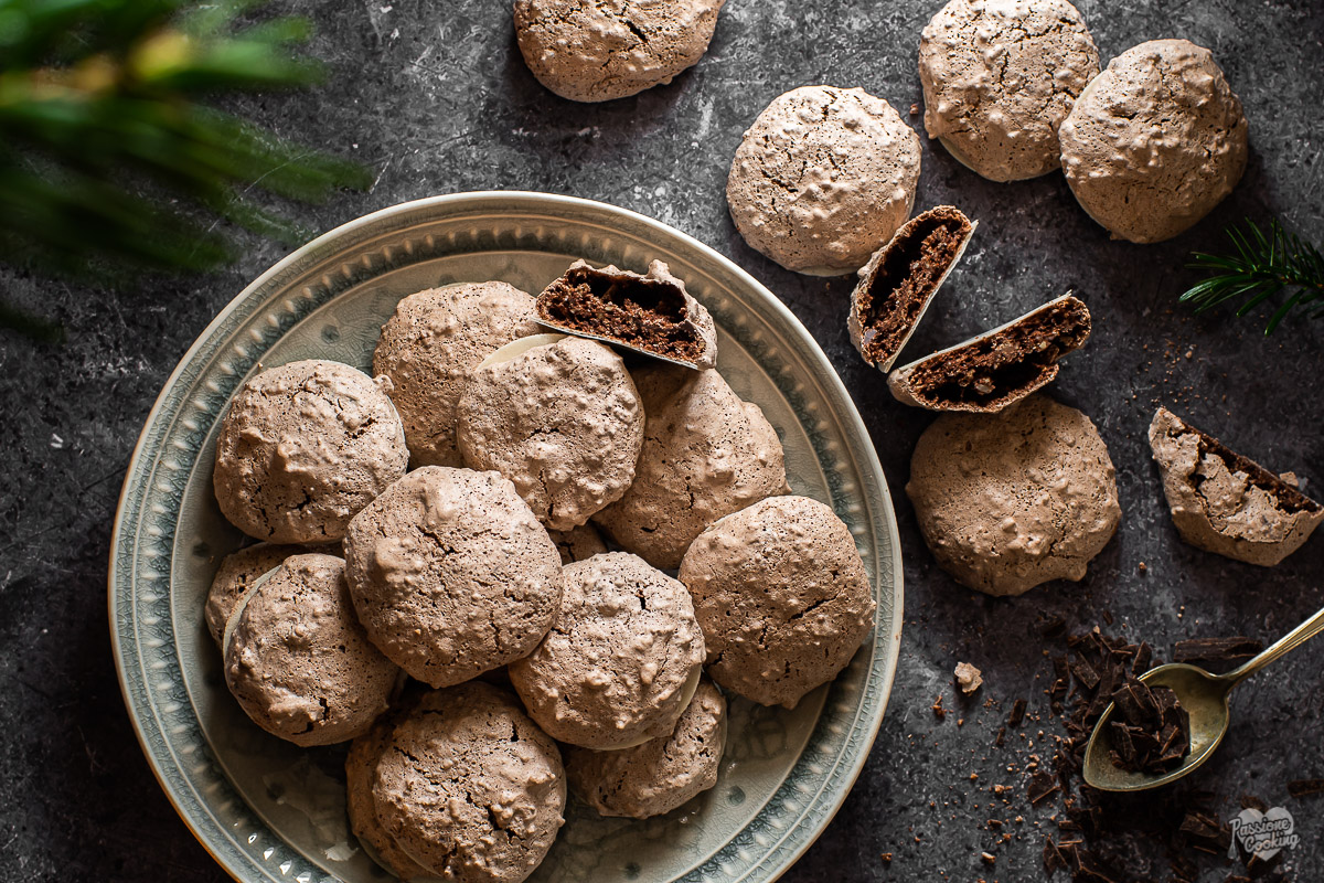 Meringues aux noisettes et chocolat