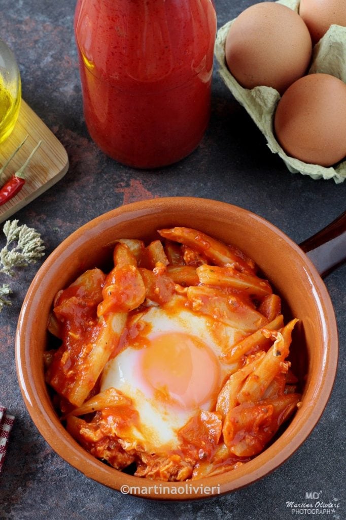 Œufs avec tomates et fenouils