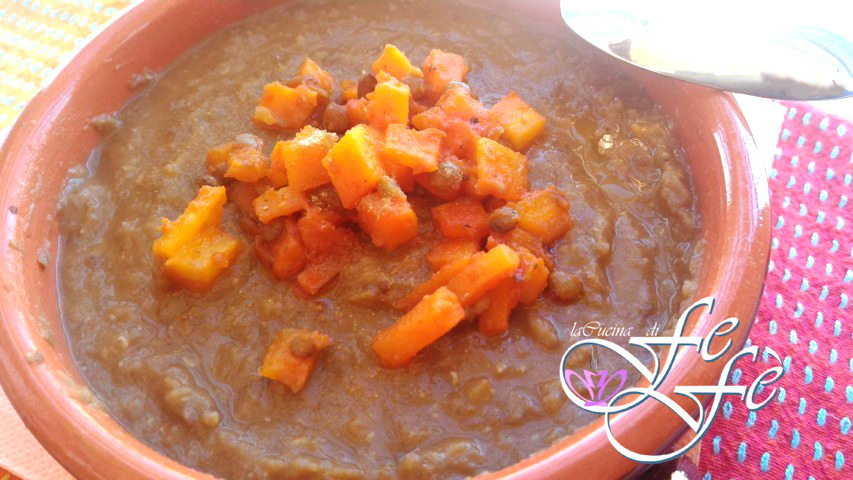 VELOUTÉ DE LENTILLES AVEC CAROTTES AU GINGEMBRE
