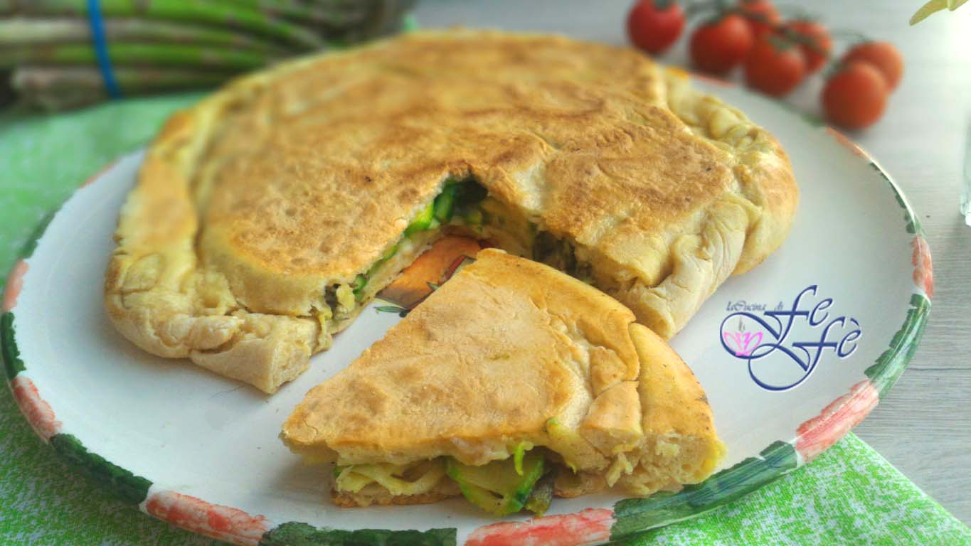 FOCACCIA À LA POÊLE SANS LEVURE AVEC ASPERGES ET COURGETTES