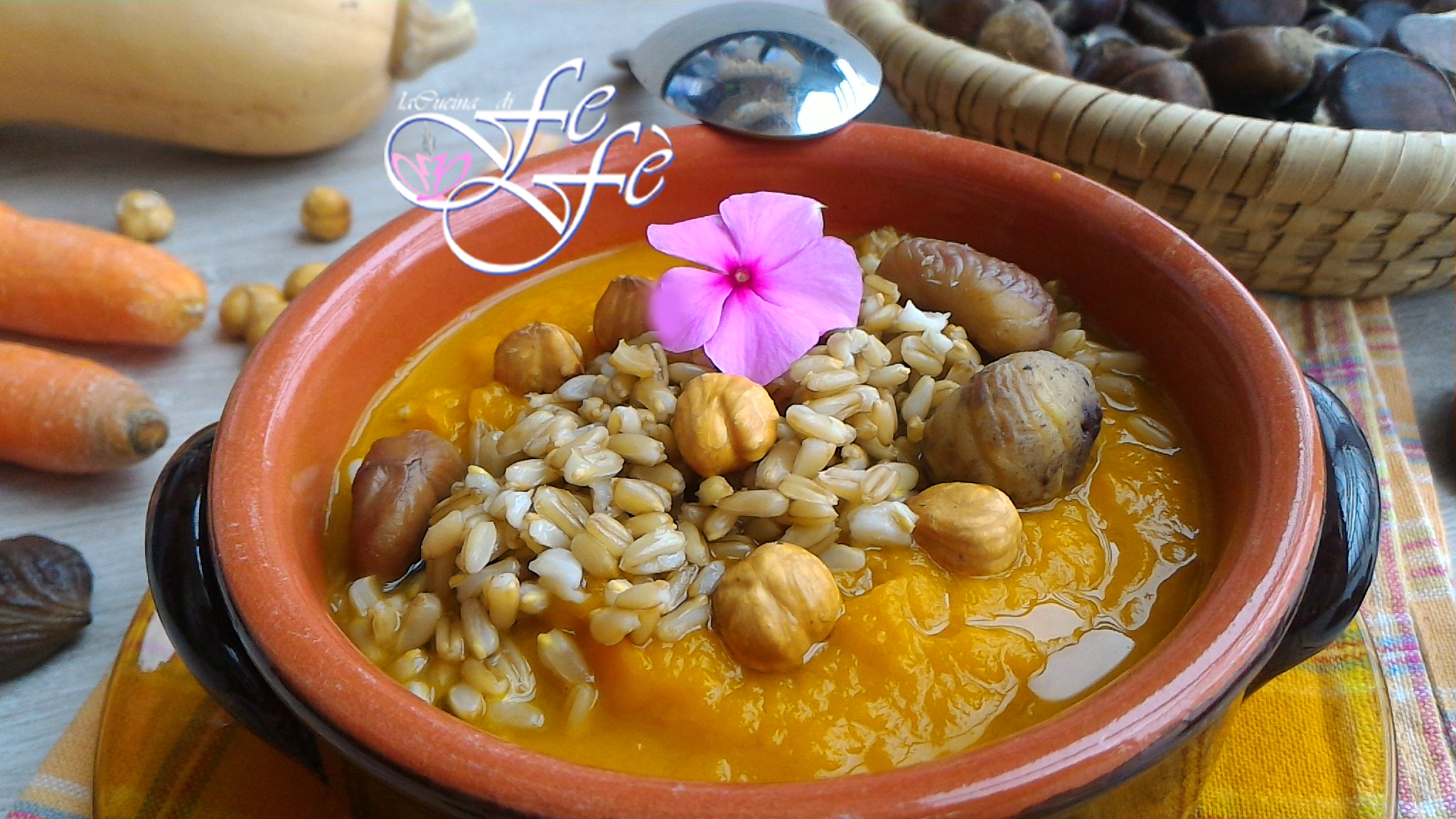 VELOUTÉ DE POTIRON ET CAROTTES AVEC AVOINE, CHÂTAIGNES ET NOISETTES