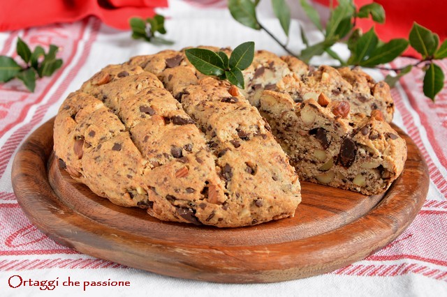 Pandolce avec chocolat et fruits secs