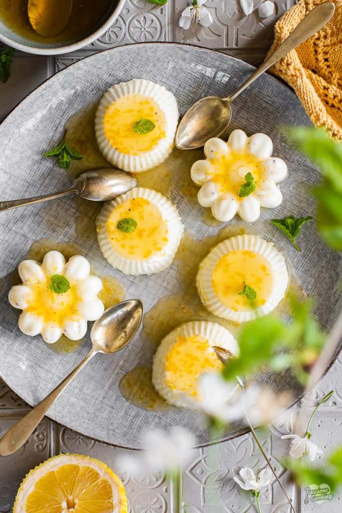 Panna cotta au cheesecake avec sauce au citron