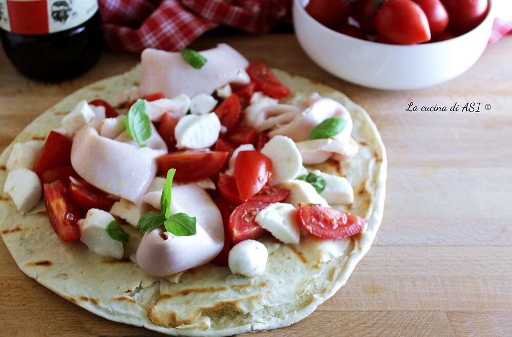 Piadina grillée caprese