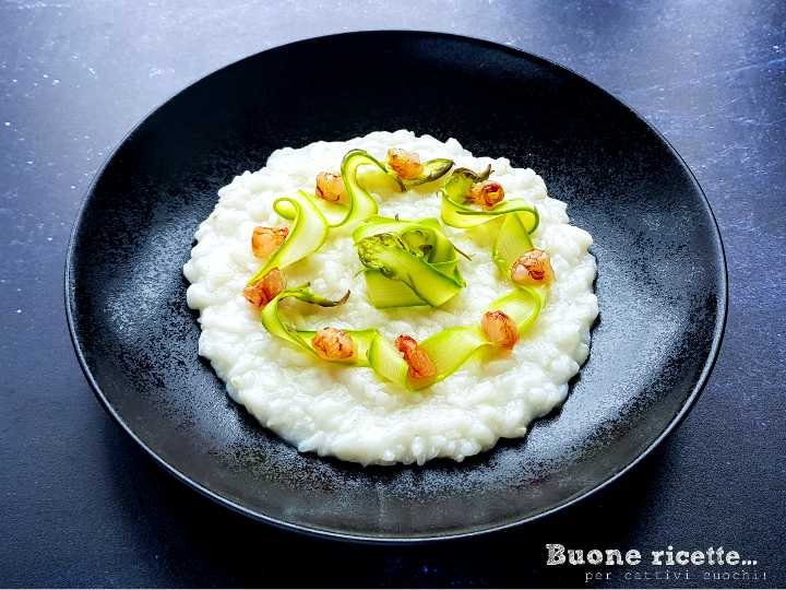 crevettes et asperges dans un risotto crémeux