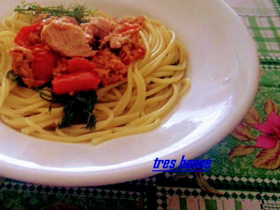 Pâtes au thon et fenouil sauvage avec tomates cerises