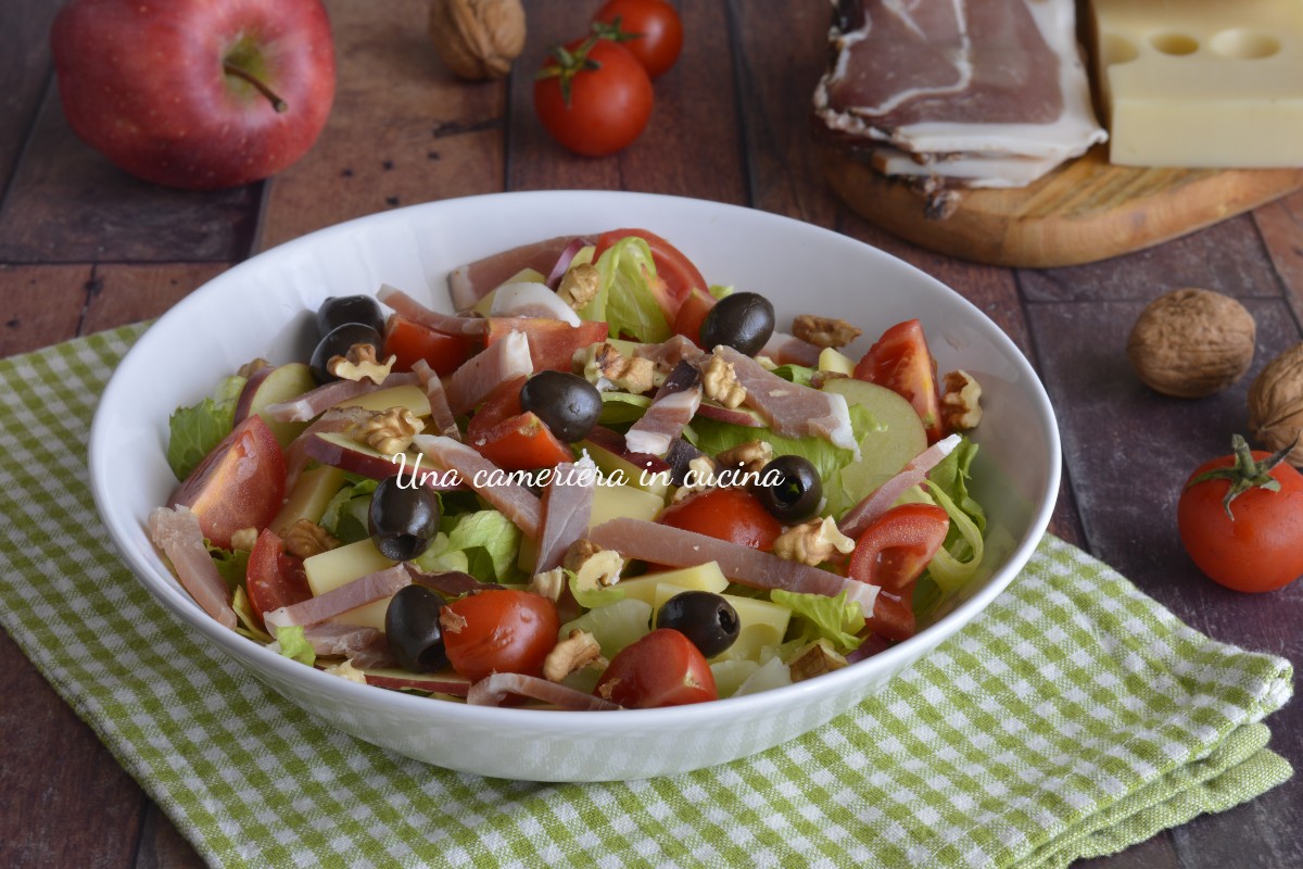 Salade avec pomme speck et fromage