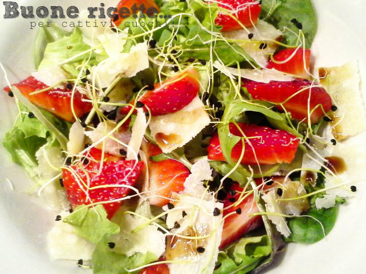 Salade de fraises avec vinaigre balsamique