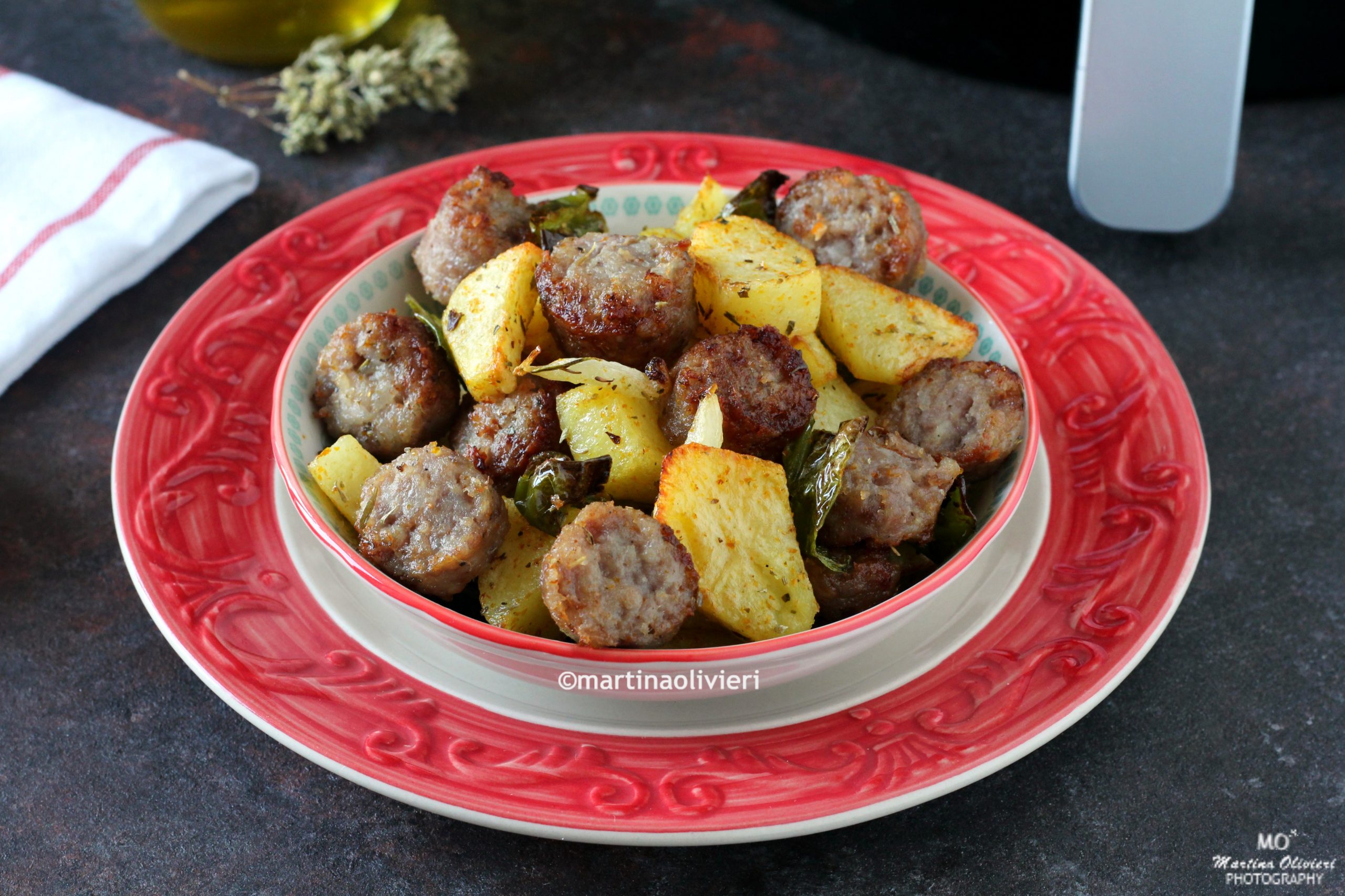Saucisses et pommes de terre avec piments doux – Friteuse à air chaud