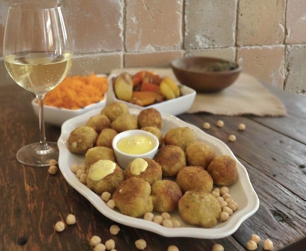 Boulettes de pois chiches avec sauce au curry