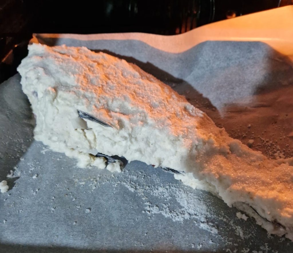 Comment cuire le poisson en croûte de sel 