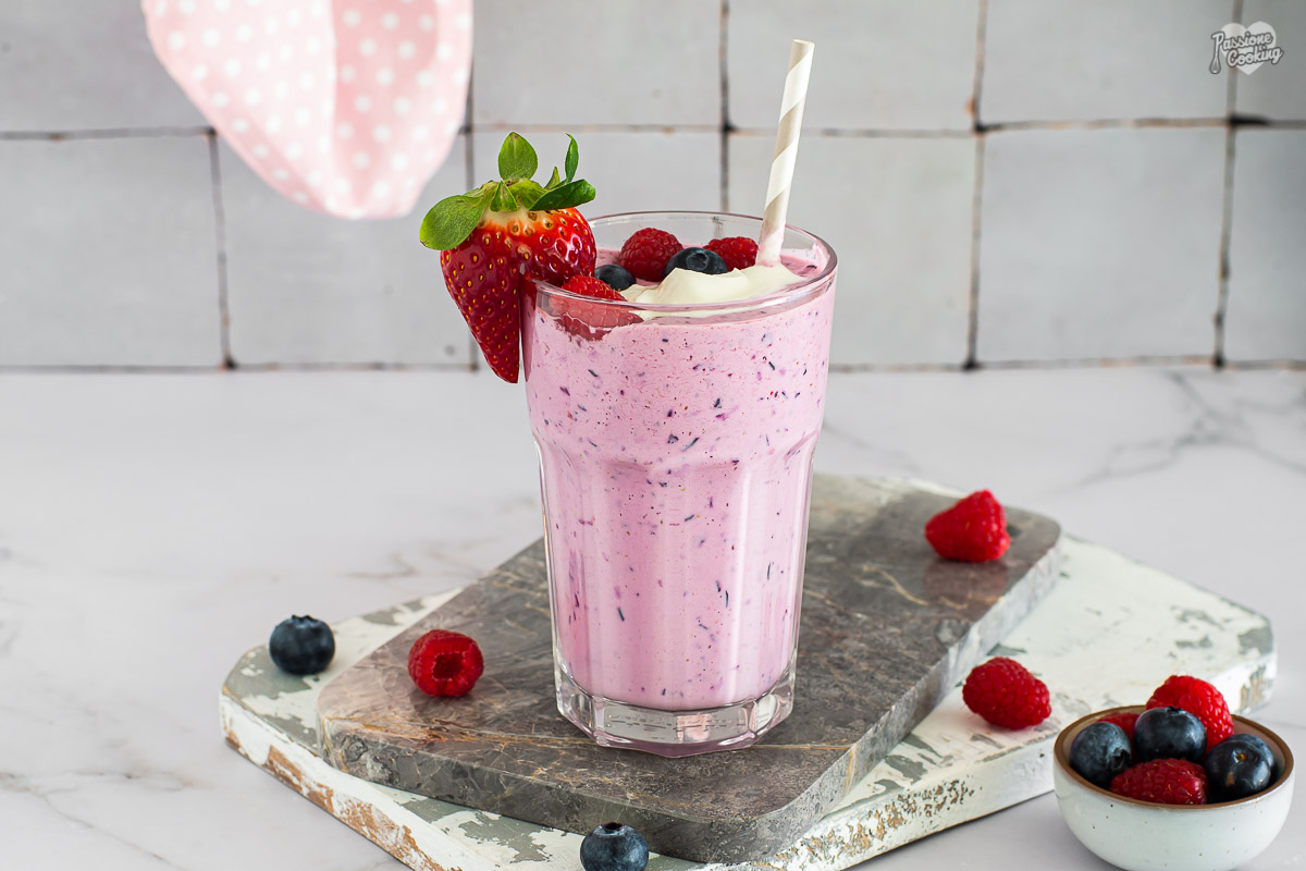Smoothie au yaourt et myrtilles