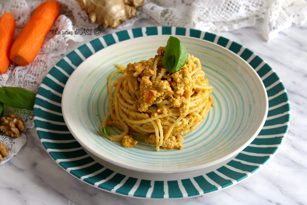Spaghetti au pesto de carottes et noix