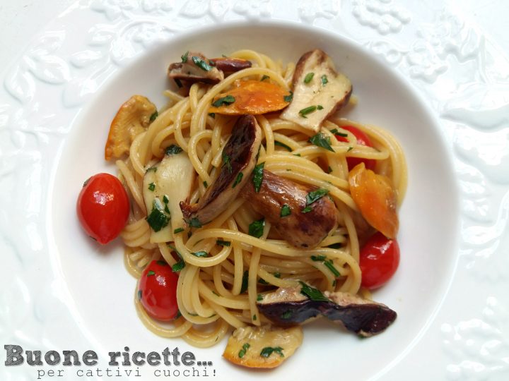 Spaghetti aux cèpes et ovoli avec tomates cerises et persil