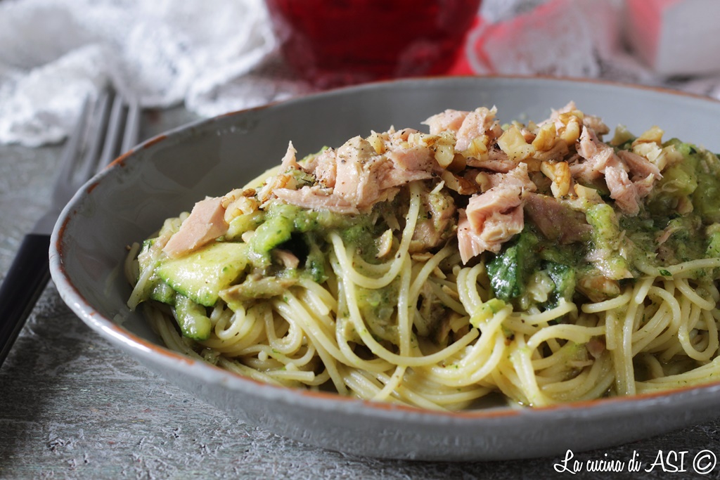 Spaghettini aux courgettes thon et noix