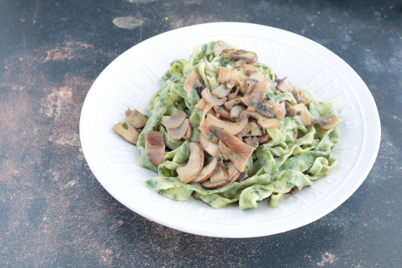 Tagliatelles vertes aux champignons