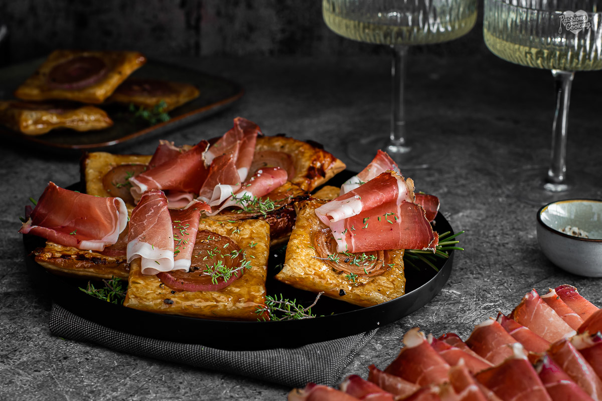 Mini tarte Tatin aux oignons et Speck Alto Adige IGP