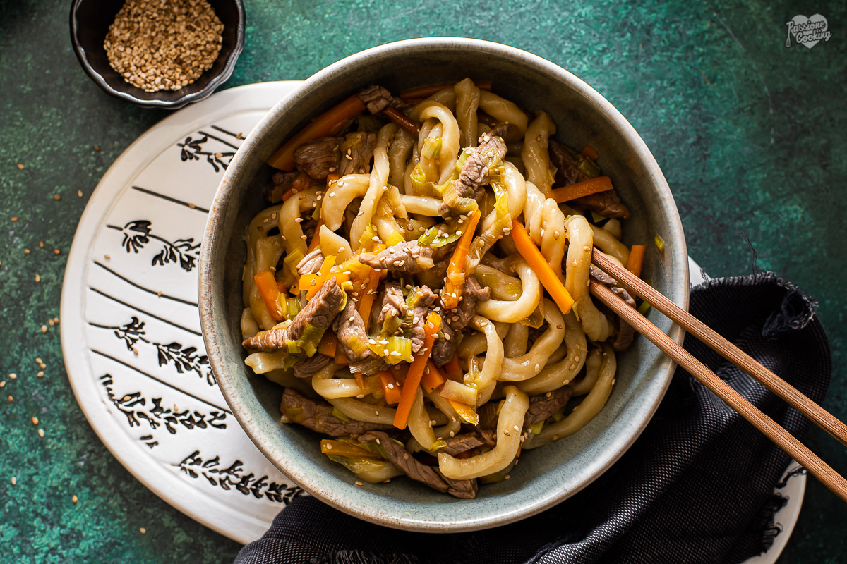 Udon avec bœuf et poireaux