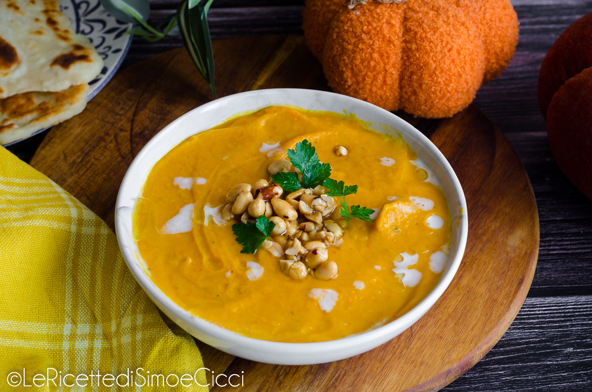 Velouté de potiron et tomates rôties avec cacahuètes épicées