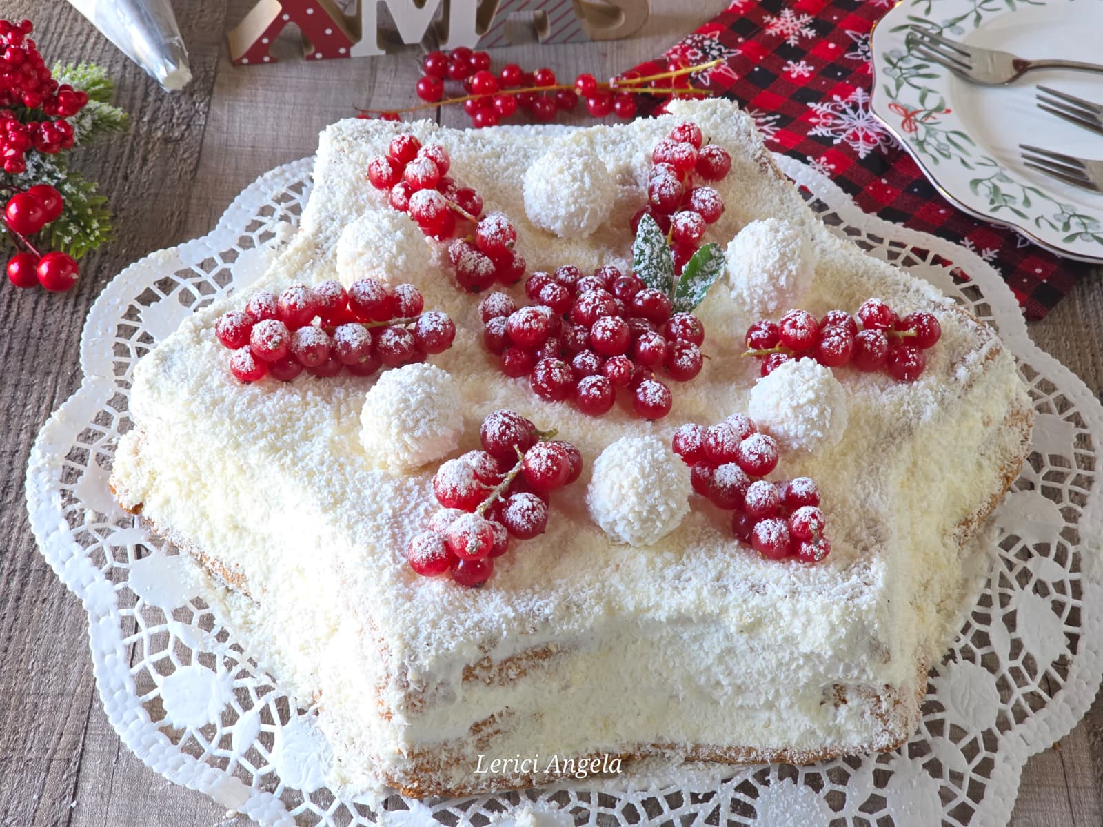 Gâteau paradis en étoile avec groseilles et noix de coco