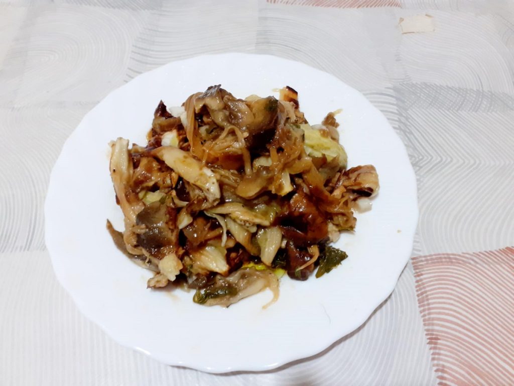 Aubergines effilochées cuites au four à la menthe