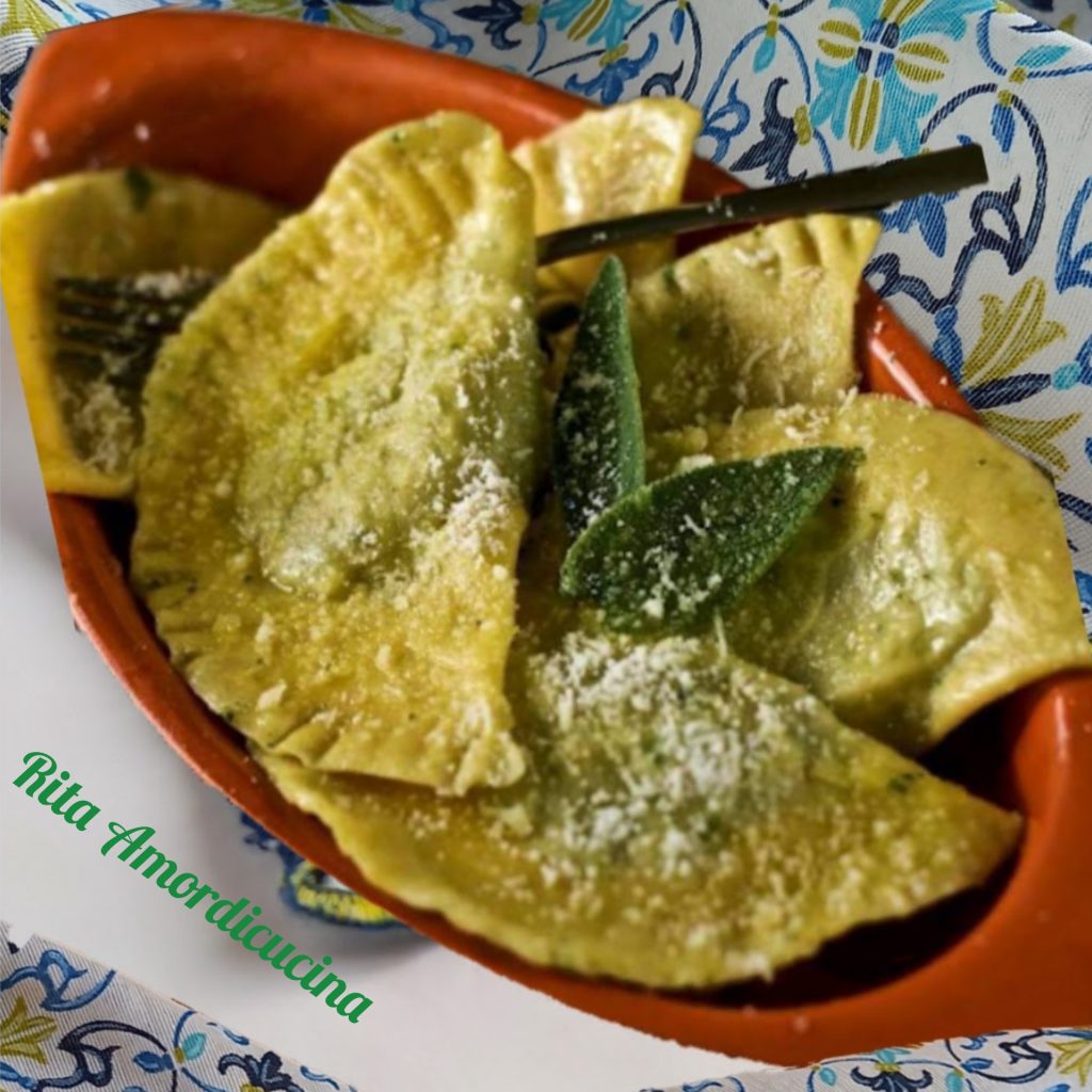 Raviolis ou agnolotti ricotta et épinards