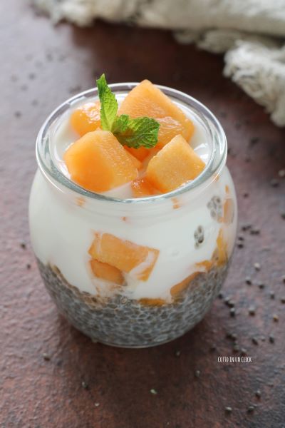 ajoutez quelques morceaux de melon et quelques feuilles de menthe et dégustez