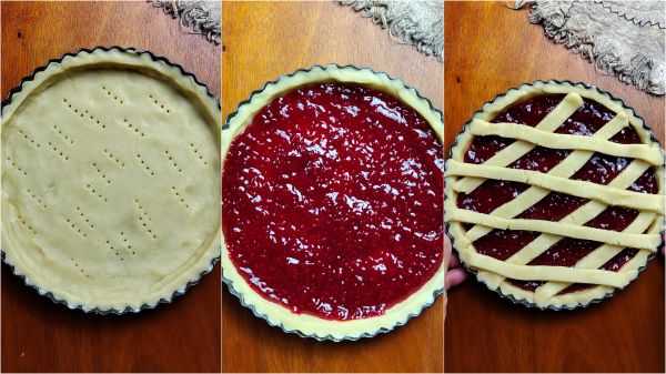 ajustez les bords, répartissez la confiture et ajoutez les bandes de pâte sablée