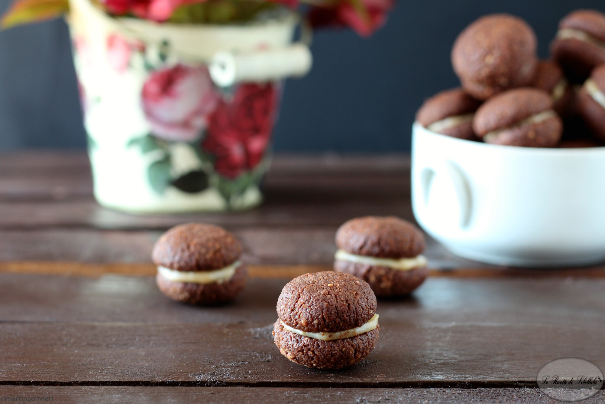 Baci di dama au cacao avec crème de noisettes blanche