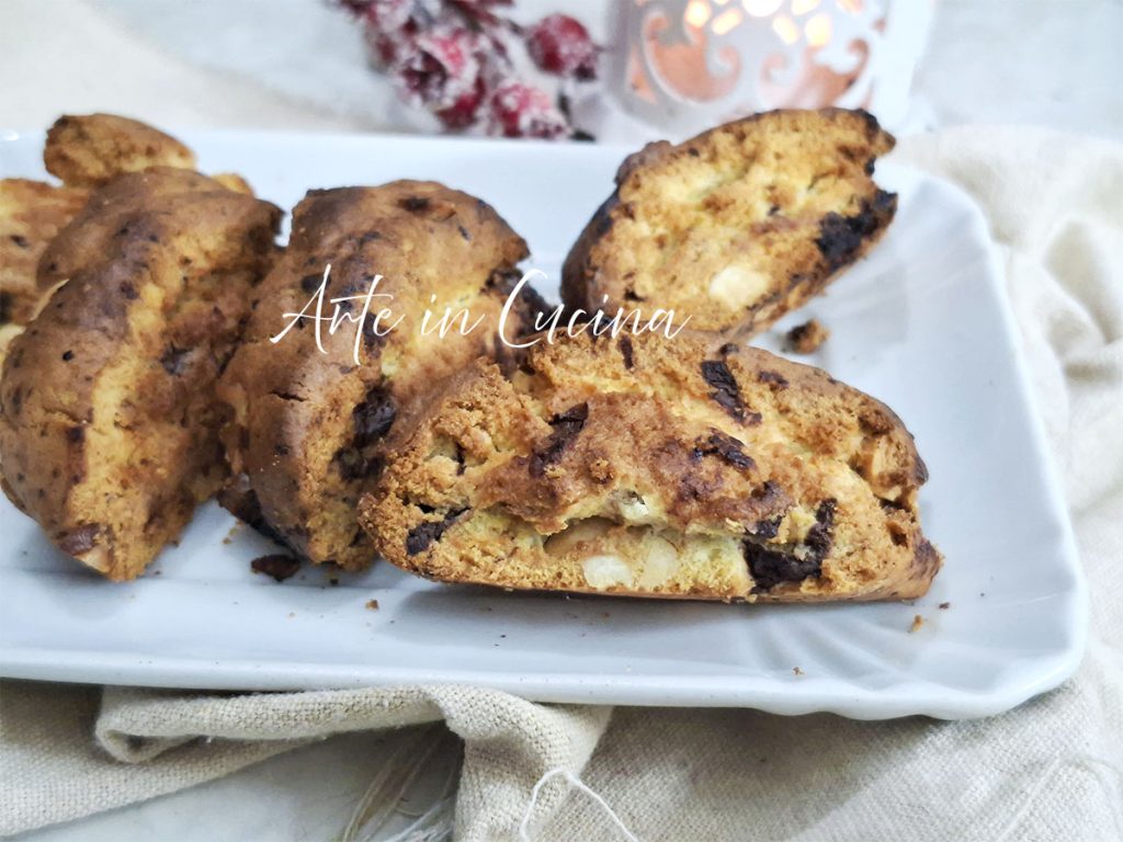 BISCUITS avec CHOCOLAT et fruits secs